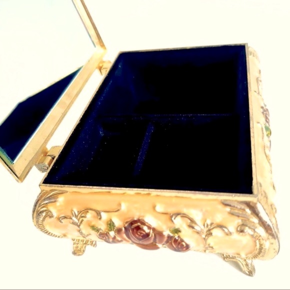 HOST PICK🌟NWT Vintage Metal Jewellery Box Europe Style - Picture 4 of 8